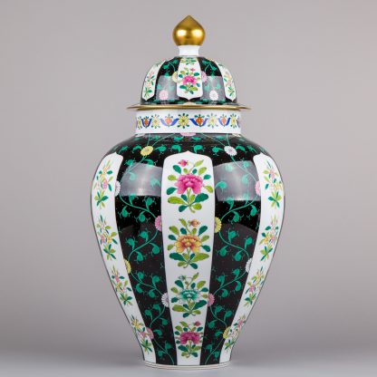Herend Siang Noir Black Dynasty Huge Lidded Urn Vase