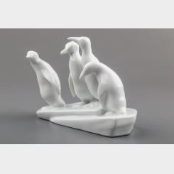Herend Penguin Group On Ice White Figurine #5175